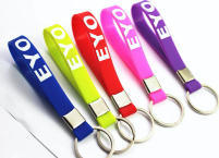 llaveros de silicona de diferentes colores