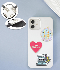 pins de metal con sticker